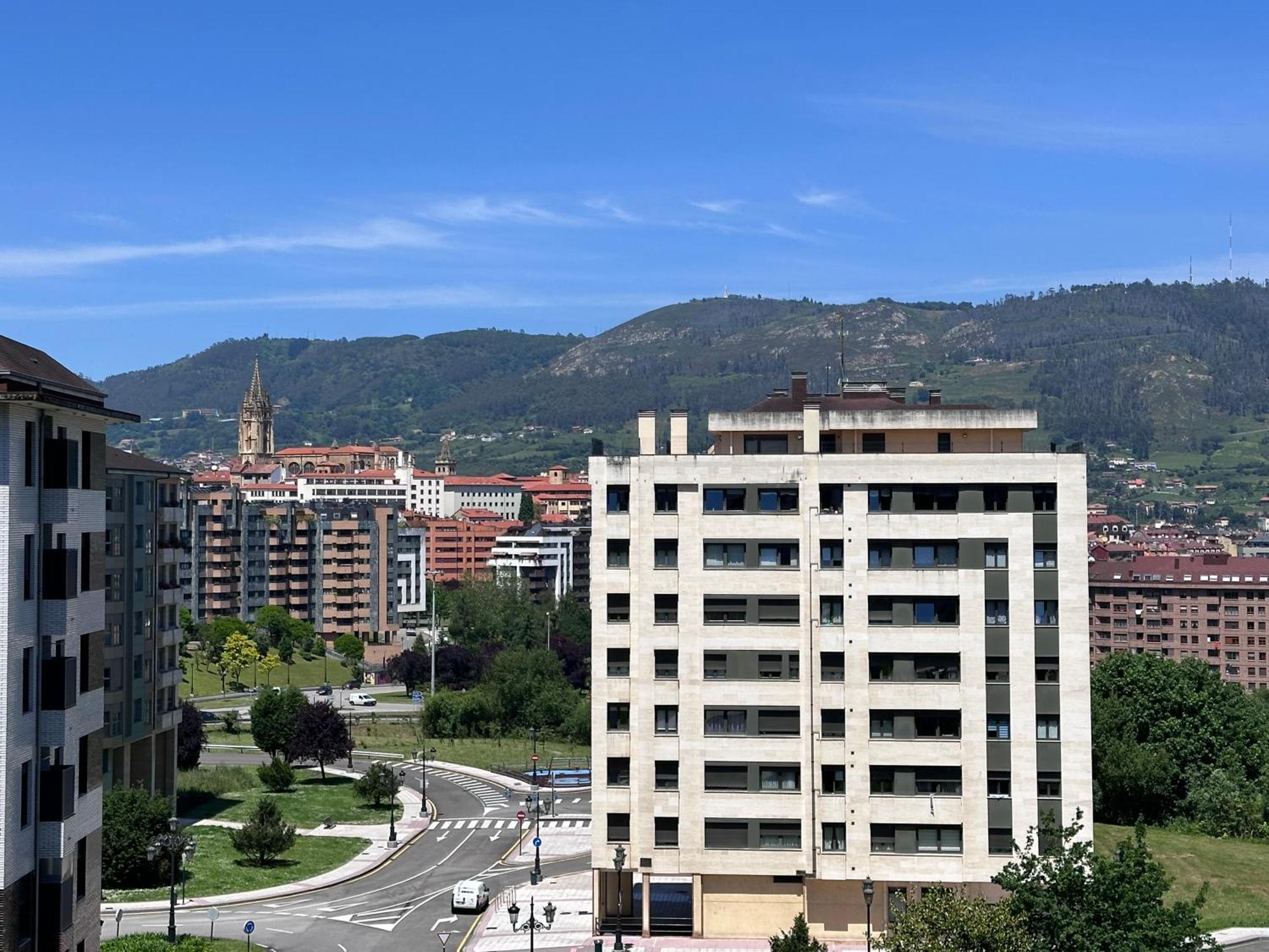 Acogedor Apartamento Con Vistas A La Catedral Y Parking Oviedo Exterior foto